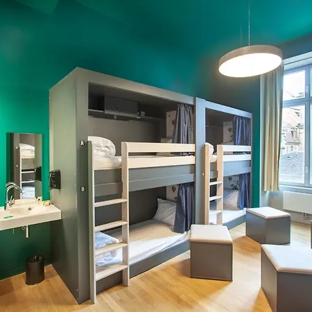 The People - Hostal Estrasburgo
