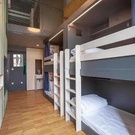 The People - Hostal Estrasburgo