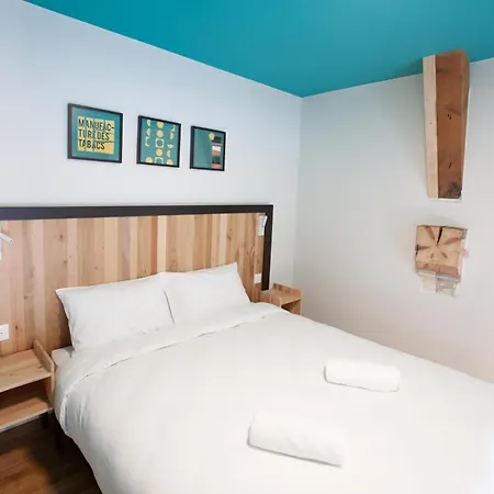 Hostal The People - *