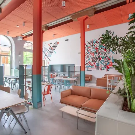 Hostal The People - *