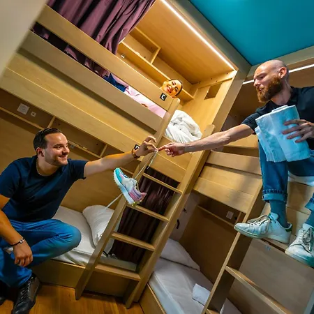 The People - Hostal Estrasburgo